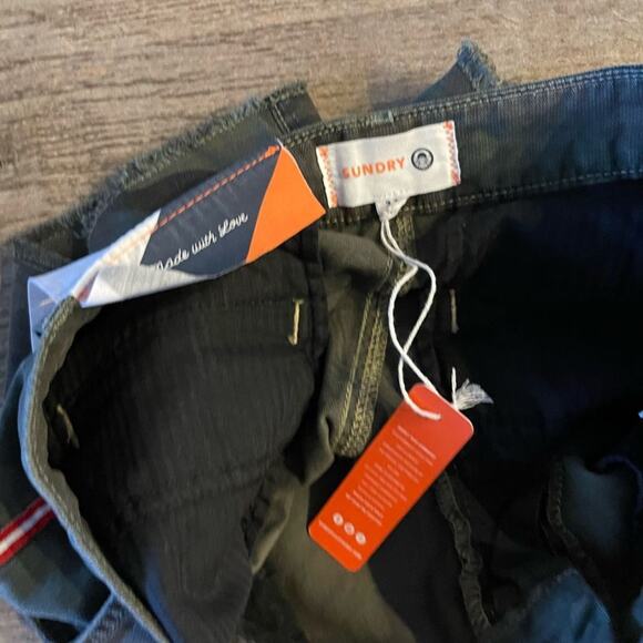 Sundry Camo Shorts w Side Stripe. - Picture 4 of 4